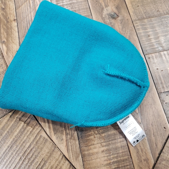 SUPREME Rubber Patch Beanie TEAL Spring/Summer '18 - Picture 5 of 7